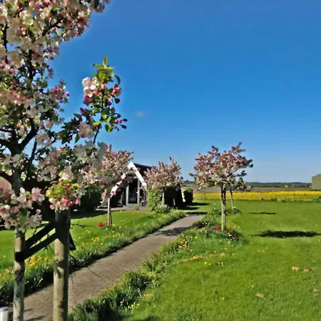 Hotelhuisje #a Nyaraló Warmenhuizen