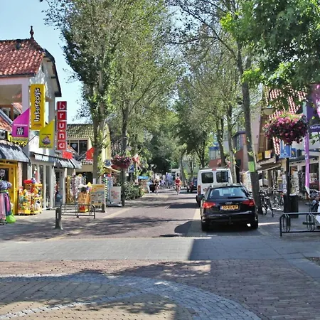 Hotelhuisje #a Nyaraló Warmenhuizen