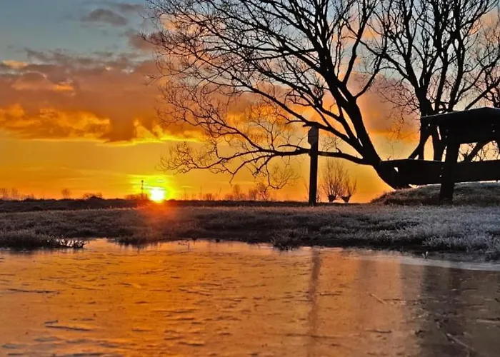 Hotelhuisje #a Hébergement de vacances Warmenhuizen